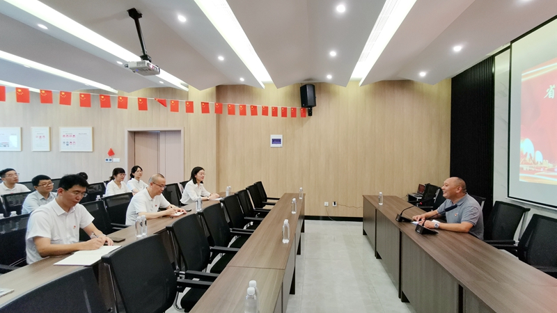 省黨代表、“早上好”書記陳重良為支部黨員上黨課_副本.jpg