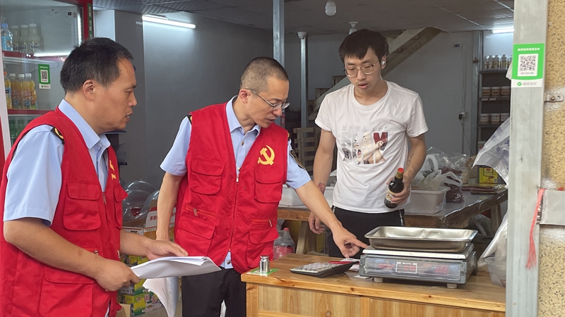 浦江農(nóng)批市場開展“亮出黨員身份，引領(lǐng)誠信經(jīng)營”主題黨日活動